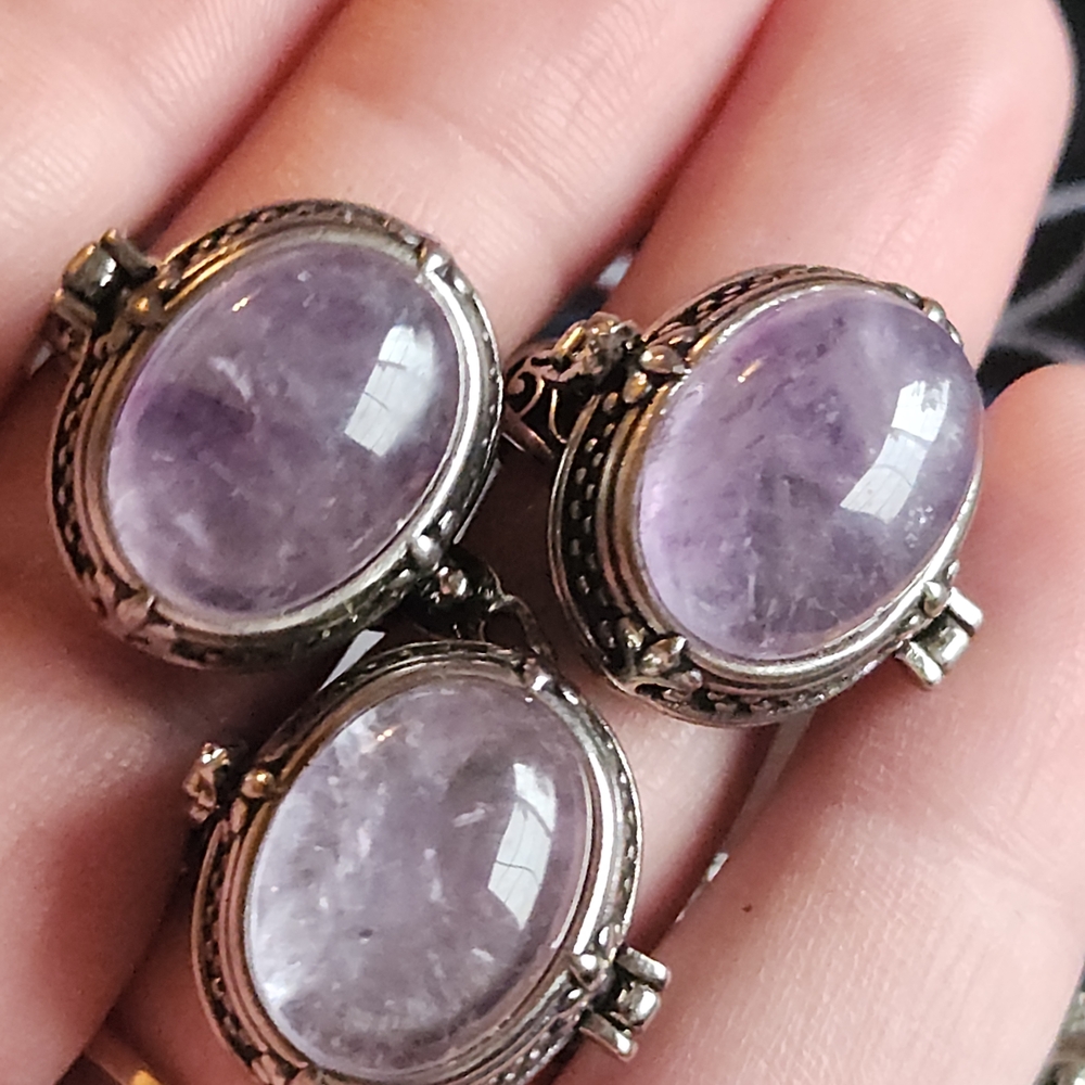 1 Pc Amethyst Poison Ring. Adjustable Crystal Jewlery. Victorian Vintage Style